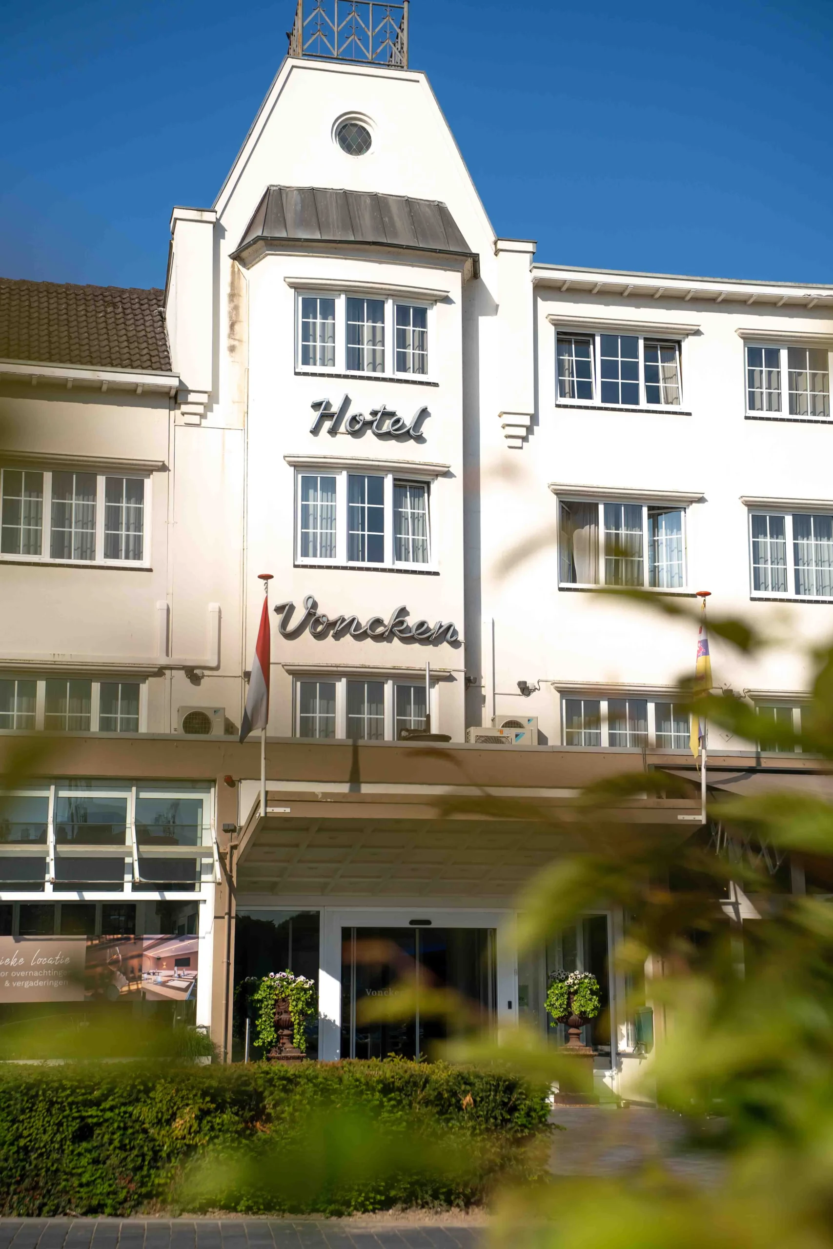 Hotel Valkenburg voorzijde van Hotel Voncken op het Walramplein